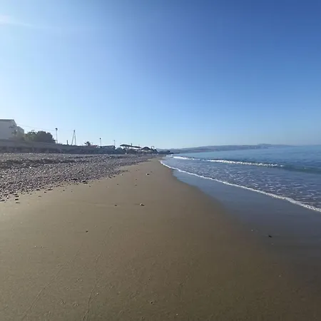 Alkioni Suites, Beachfront, With Mountain View דירה *