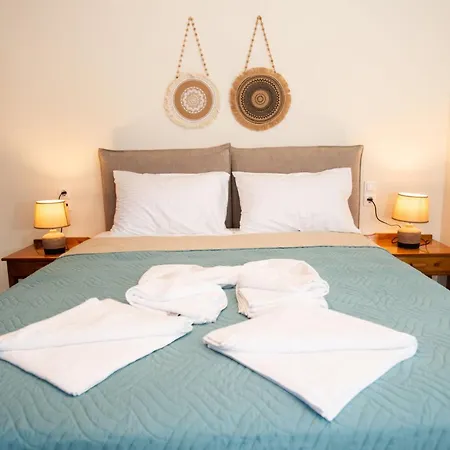 דירה Alkioni Suites, Beachfront, With Mountain View *