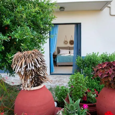 Alkioni Suites, Beachfront, With Mountain View Apartment Kokkinos Pirgos (Heraklion)