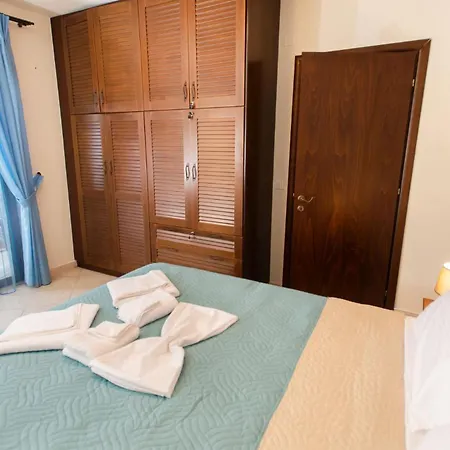 Alkioni Suites, Beachfront, With Mountain View Apartment Kokkinos Pirgos (Heraklion)