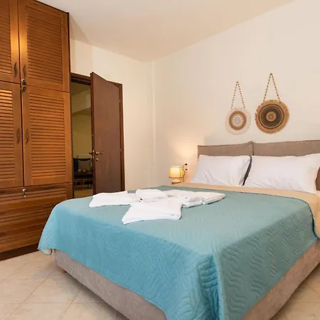 Alkioni Suites, Beachfront, With Mountain View Apartment