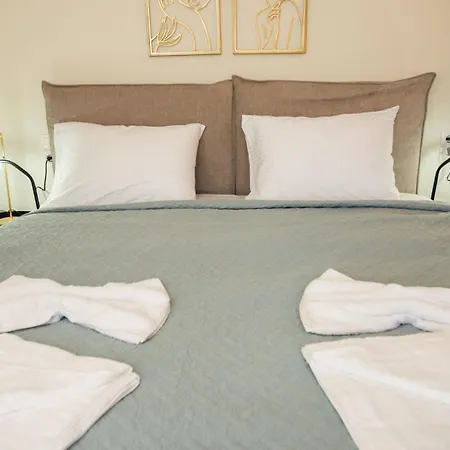 Apartment Alkioni Suites, Beachfront, With Mountain View