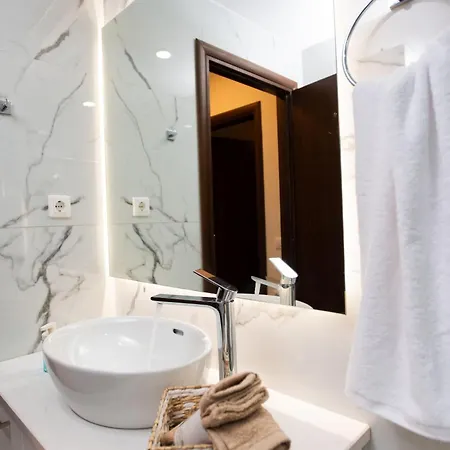 아파트 Alkioni Suites, Beachfront, With Mountain View